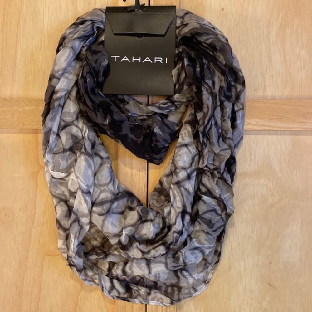 Tahari NWT "Large Scale Python" Modal Infinity‎ Scarf Black Gray Soft Cozy Warm